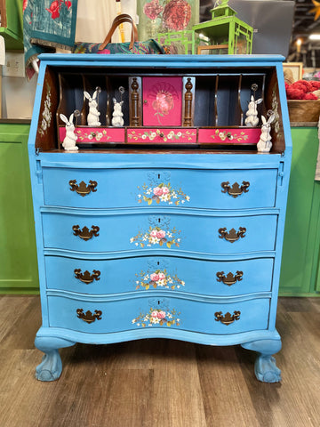 Giverny Secretary