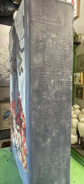 Queen of the Nile Metal Cabinet